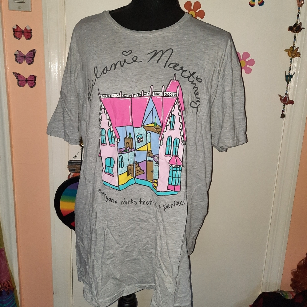 Melanie Martinez dollhouse hot topic shirt